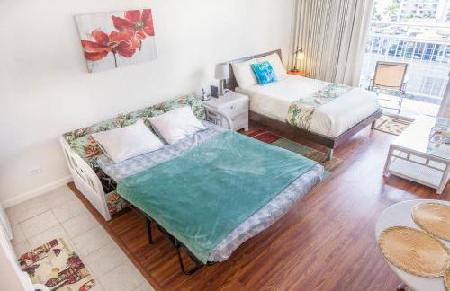 Tropical Studios at Marine Surf Waikiki - FREE PARKING - BEST LOCATION - FULL KITCHEN - SWIMMING POOL - Foto 76