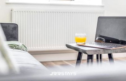 Dudley - Stylish 3 Bedroom Sleeps 6 Wi-Fi - JRR Stays - Foto 30