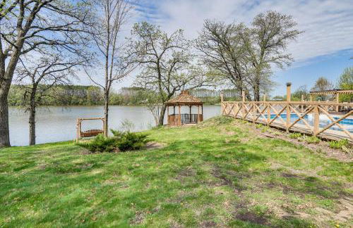 Love Lake Retreat with Hot Tub in New Richmond! - Foto 32
