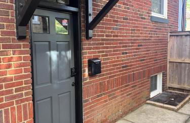 COMFY Basement Home 2 Bdrm1Den 3Queen Beds - Foto 6