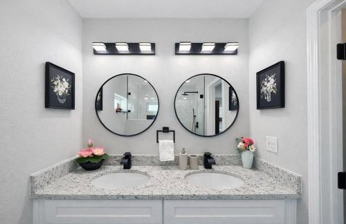 Jax 5BR Family Paradise -Hot Tub-Game Room-Patio- - Photo 6