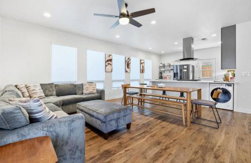 3BR 2BA Retreat with Pool 1 Mile to Downtown - Foto 2