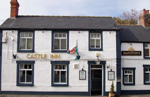 Castle Views cottage in historic village & woodfired hot tub - Photo 37