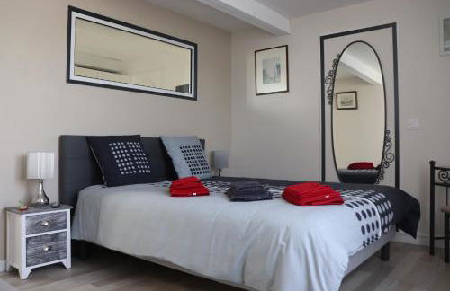 Villa des sables avec 1 studio pour 2 personnes pouvant être complété par une chambre avec sa salle de bain et WC si 4 personnes - Foto 3