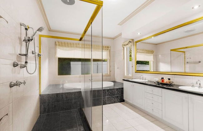 StayAU Expansive 7BR Villa Warrandyte - Foto 54