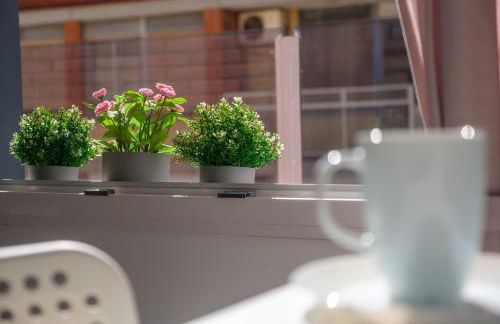 Modern, Stylish Apartment - Photo 9