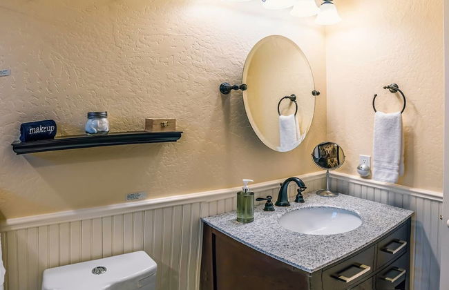 Redtail Suites ~ Entire Home ~ Sleeps 12 ~ Tesla Station - Foto 28