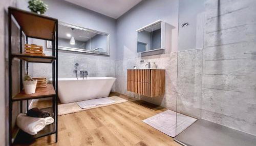 MODERN VILLA & PRIVATE GARDEN in Warsaw - Fully Renovated 2025 - Foto 4, towels, Shower