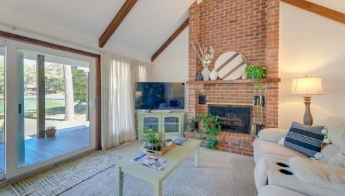 Waterfront Pine Knoll Shores Gem with Boat Dock - Foto 4