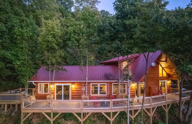 Stunning 2BR Cabin with Mountain Views - Foto 29