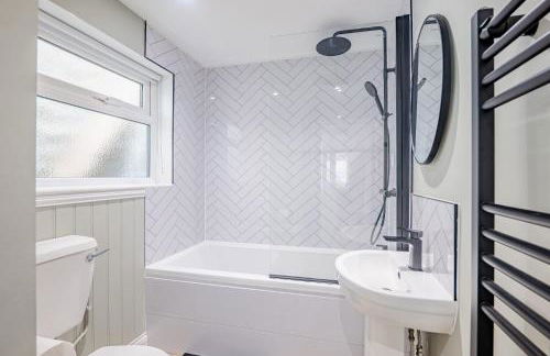 Cosy Cottage in Crewkerne Free on Street Parking - Photo 14