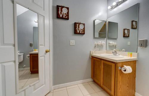 Comfy Townhome Minutes from Disney - Photo 19