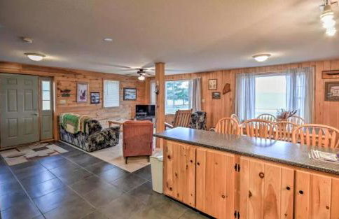 Charming Four-Bedroom Cabin Rental near Long Lake in Aroostook County, Maine - Foto 6