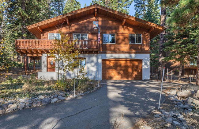 Wolf s Lair by Avantstay Swiss Chalet w Private Hot Tub Access to Northstar Resort Community - Photo 1