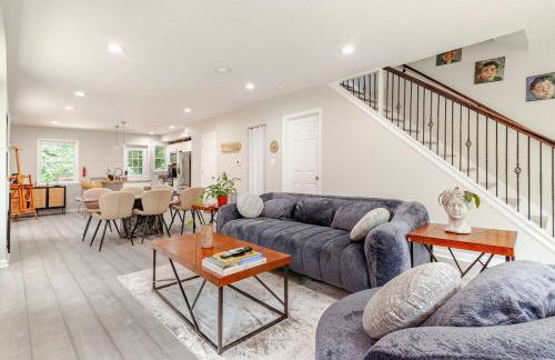 Stylish 3BR Townhouse with Backyard,and Easy Parking - Photo 14