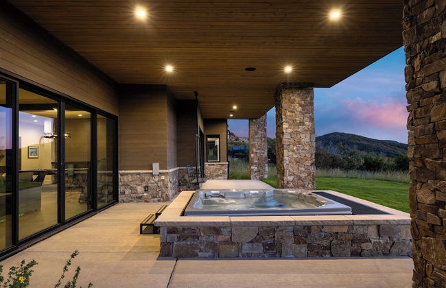 Reflection by Avantstay Sleeps 18 + Lake Views Hot Tub + Game Room - Foto 5