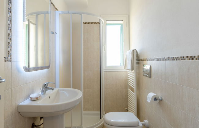 1 bedroom Apartment in San Bartolomeo al Mare with terrace - Photo 14