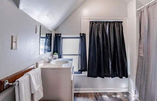 Dauphin District Darling #3-Downtown, Restaurants - Photo 26