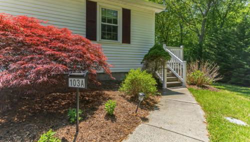 Cozy Bungalow Just Minutes from Mystic, Westerly Beaches, Boating and Casinos! bungalow - Foto 2