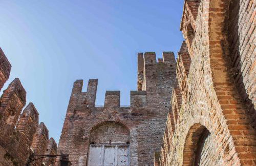 The History Apartment - Photo 41