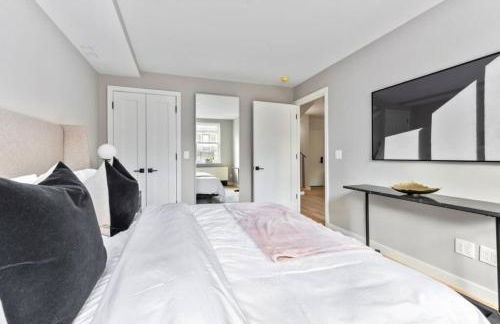 3BR Penthouse Suite with Massive Private Rooftop - Foto 10