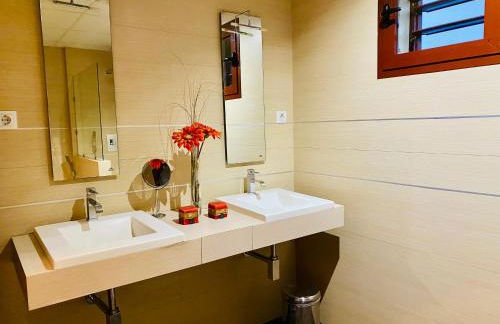 Lux Villa with Year-Round Heated Pool & Game Room - Foto 75