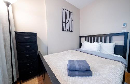 Comfy 2 bedroom apartment on Central Park West - Photo 11