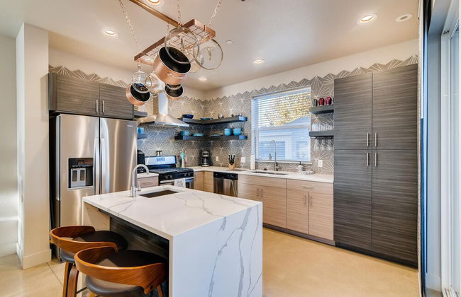 Fancy Townhome Near Old Town, Breweries and River! - Foto 16