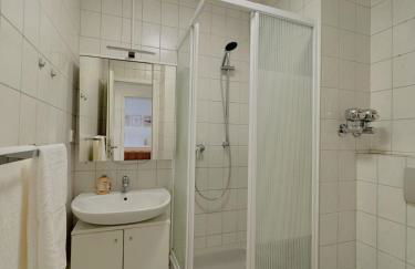 Dein Apartment mit Queensize Bett im Erdgeschoss - Foto 4