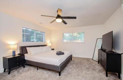 Stunning Modern Dream Home w Pool Grill Foosball - Foto 18