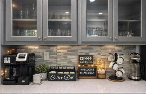 Backyard Oasis - 5BR - Hot Tub - 2 Fire Pits - Game Room - Photo 6