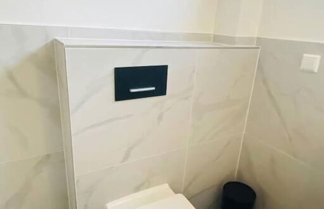 3 bedrooms in Center Terrace & Parking - Photo 20