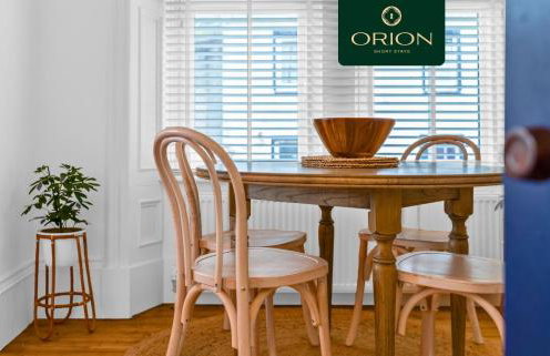 ORION SHORT STAYS is a Renewable Energy Specialist accommodation Provider based in Dundee, We have many properties available for large groups, ASK us for more details and for Custom Quotes, Many properties close to the PORTs and for Large Teams of 100 - Foto 30