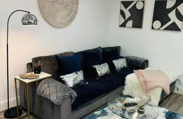 HERTFORD House with garden parking pet friendly pool room - Foto 7