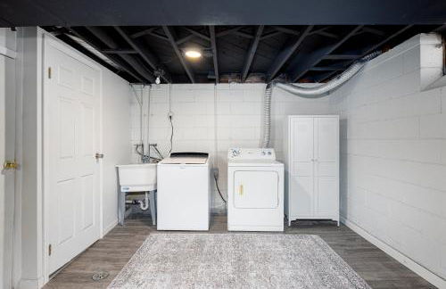 Main Street Retreat Hot Tub Sleeps 8 - Foto 39