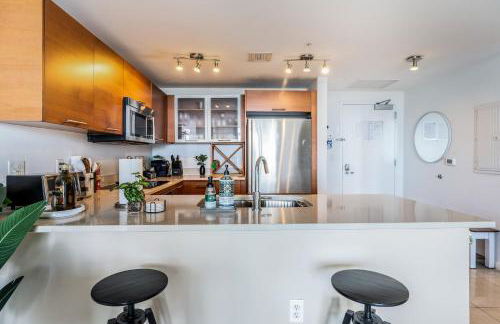 1BR Miami Retreat with BBQ, Pool, & Skyline Views - Foto 18