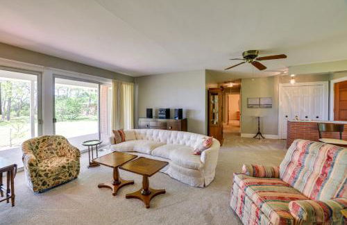 Fifties Beaufort Home with Patio, On Newport River! - Foto 4