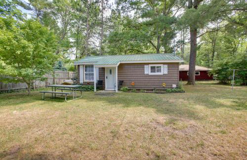 Updated Wellston Cabin, Walk to Lake Beach + Dock! - Foto 21