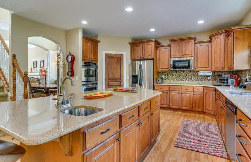 Elegant 6,300-Sq-Ft Family Home with Hot Tub in Orem - Photo 9