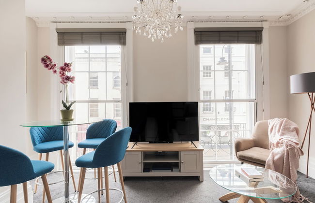 Stunning 2 Bed in Centre of Cheltenham - Photo 27