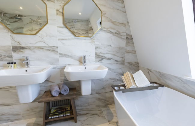 Elliot Oliver - Stunning 6 Bedroom Regency House With Parking - Photo 23