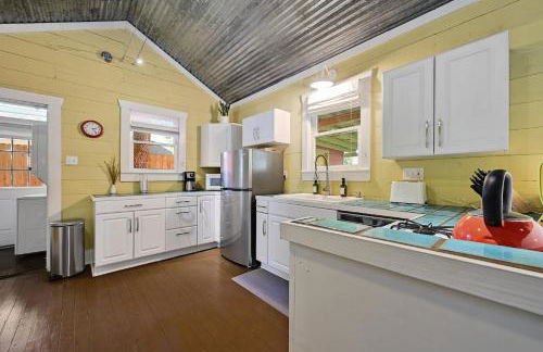 Peaceful Bungalow with Fenced Yard near Shops and Cafes - Photo 10