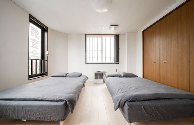 ROADSIDE HOUSE - Photo 10