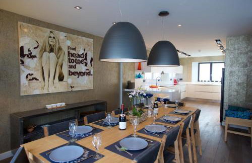 Annecy LakeLodge Lakeside Modern 7 bedroom Retreat - Foto 2