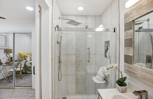 Stylish Hot Tub Retreat with Ping Pong home - Foto 47