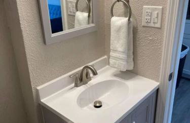 Studio w Balcony - Near Nob Hill and Hospitals - Foto 15