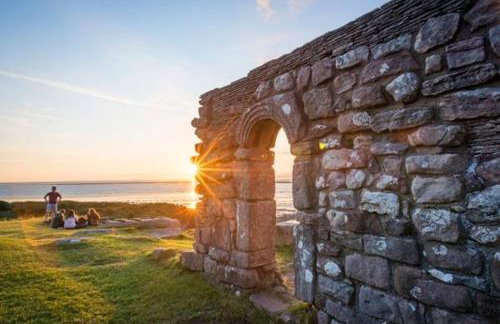 Historic 1629 May Cottage with Hot Tub - Photo 6