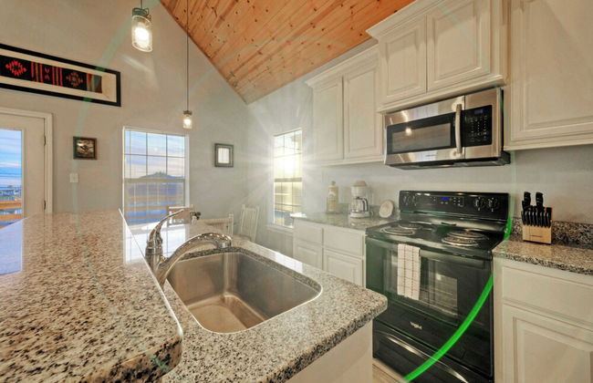 Group Getaway w/ Pool, Boat Dock 2 Homes Laguna Village Retreat by Avantstay - Foto 12