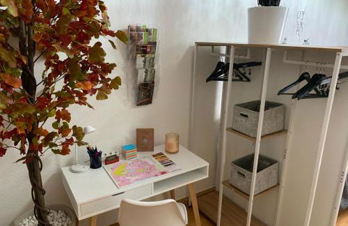 Best-Preis FEWO Rathausblick 2 - Zentrale Lage in Wittenberge - 2 Personen - Einzelzimmer - Vollausstattung - WLAN / Prime & Self-Check-In - Foto 2