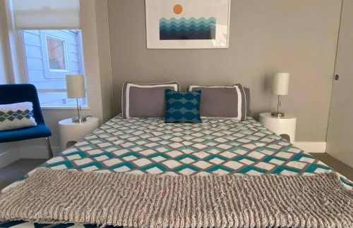 Stylish NOPA Penthouse, Remote Work Friendly - Foto 27